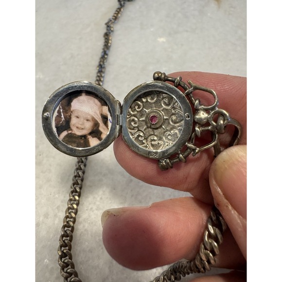 Victorian Style Sterling Silver Round Fob Locket ONA000 - Picture 4 of 10